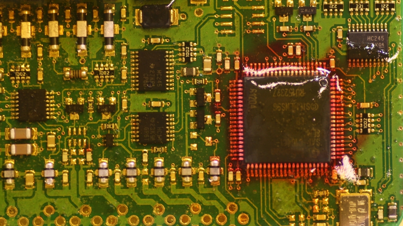 Integrated circuit after manual rework with flux leaving aggressive residues